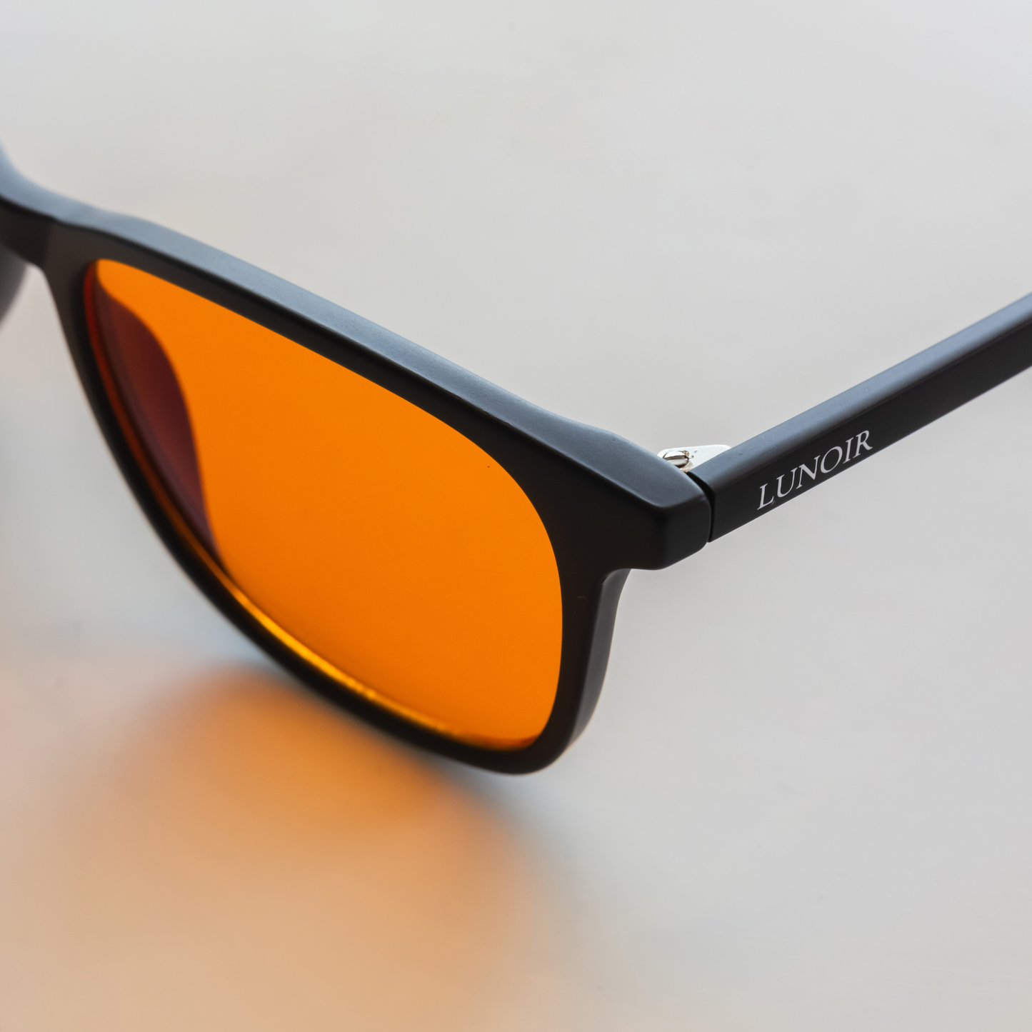 LUNOIR Night — Black Frame